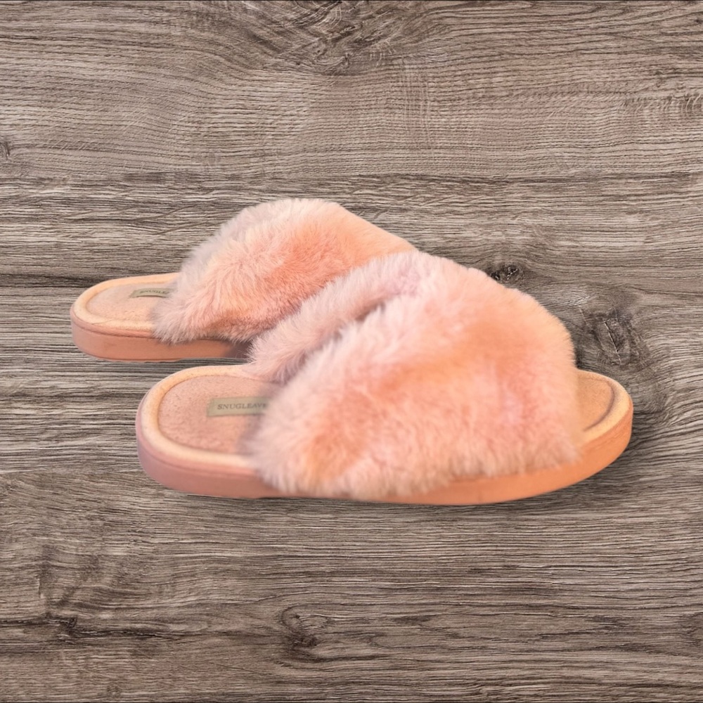Cozy Pink women’s  Furry Slippers - Picture 2 of 4